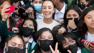 Sheinbaum se despide con un aumento.... en la beca para útiles y uniformes escolares